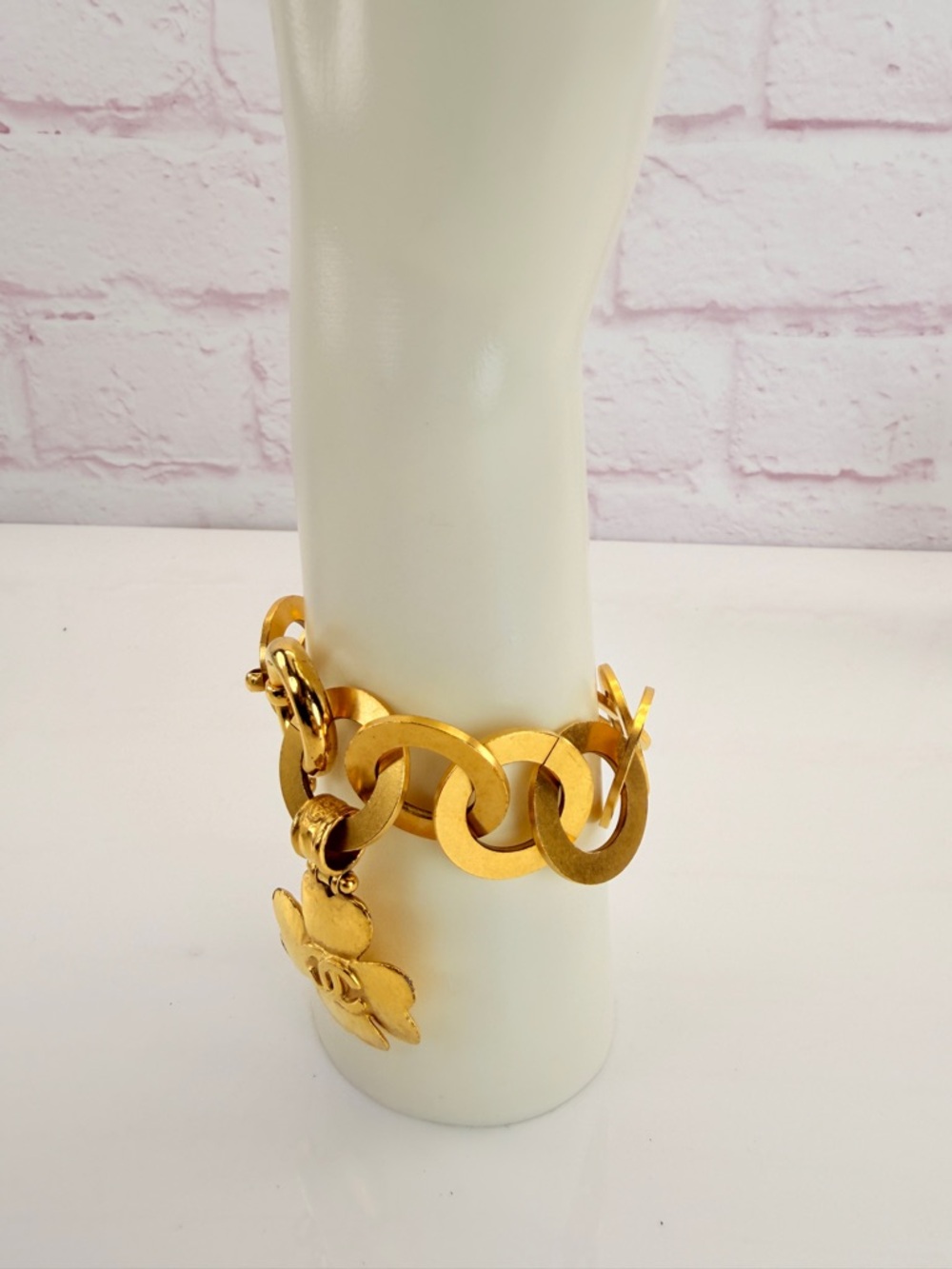 Chanel Gold Hammered Metal Round Chain Link CC Clover Charm Bracelet - Picture 4 of 12